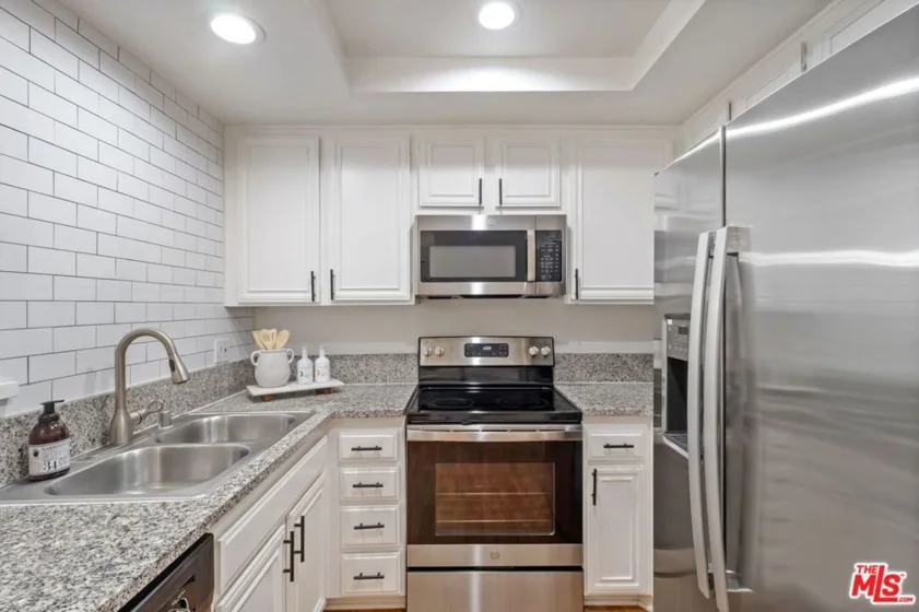 5334 Lindley Avenue #340 photo 10