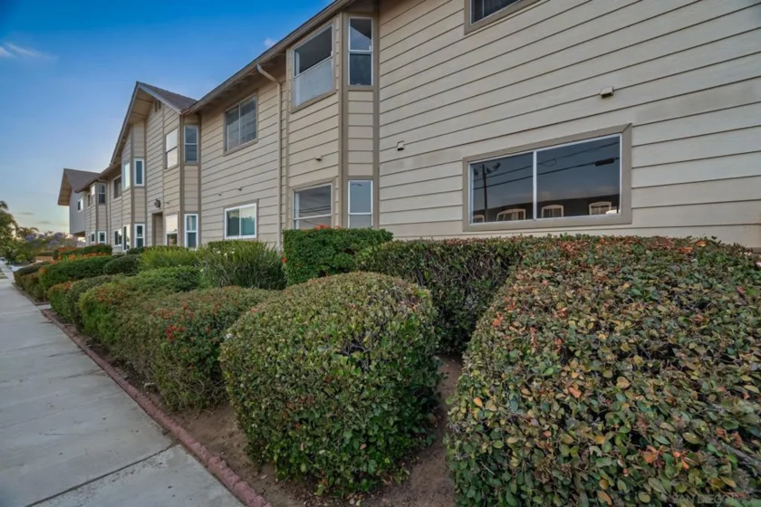 1274 Holly Avenue photo 3