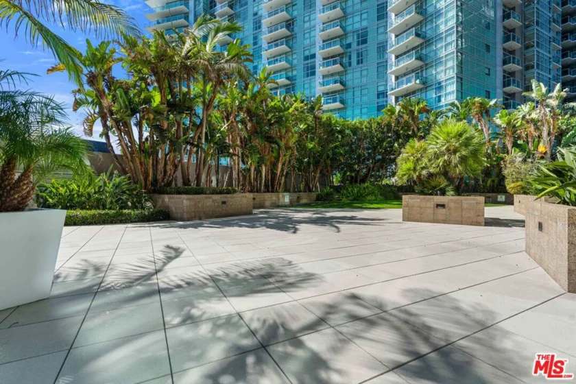 13650 Marina Pointe Drive #404 photo 20