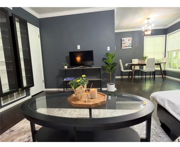 1122 N Louise Street #E photo 3
