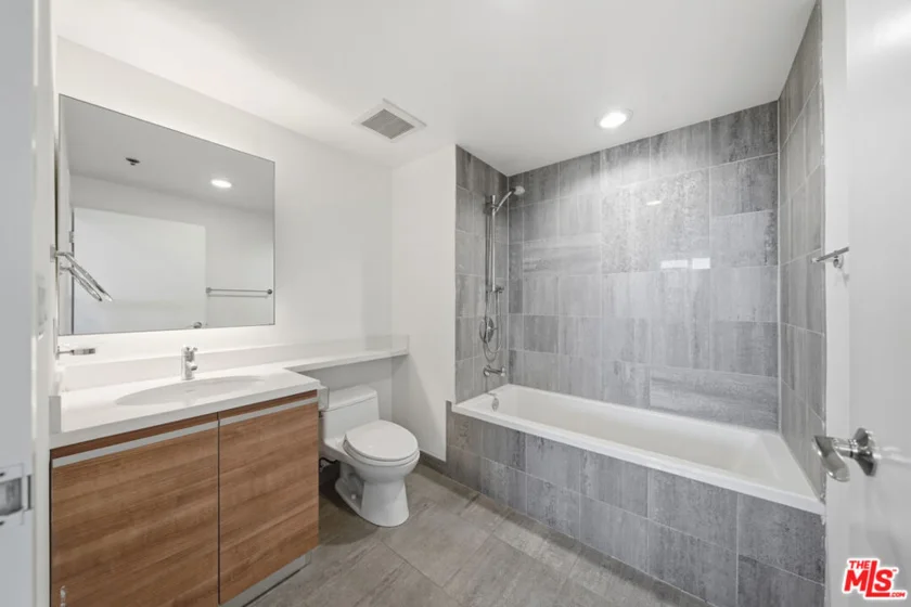 3785 Wilshire Boulevard #1607 photo 12