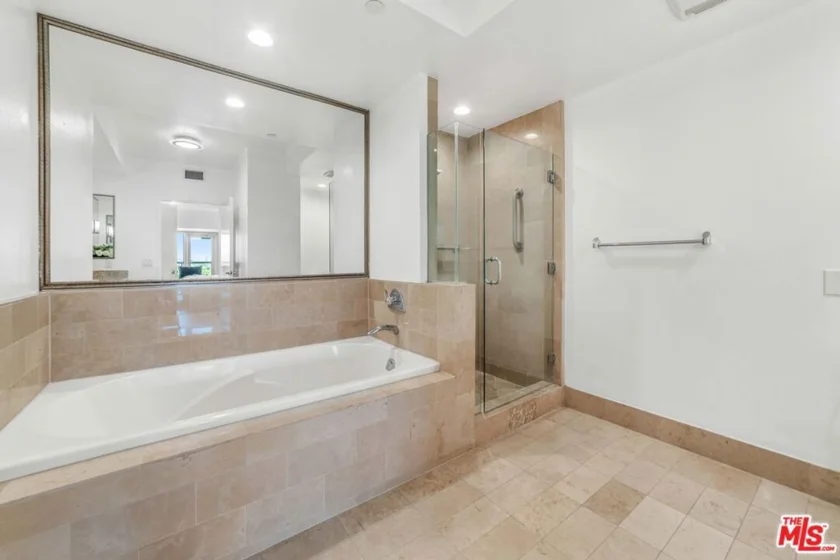 13600 Marina Pointe Drive #1904 photo 10