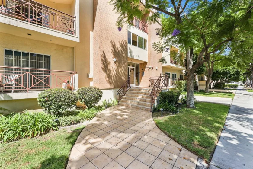 1131 Campbell #212 photo 2