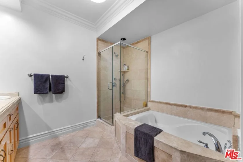 850 N Croft Avenue #302 photo 19