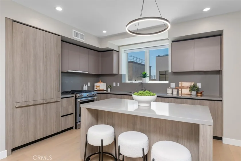 39 S Los Robles Avenue #6020 photo 3