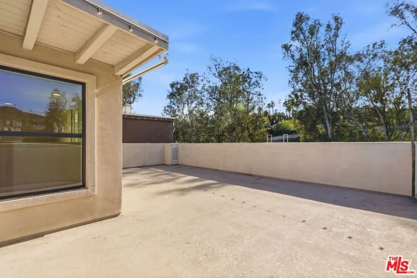 2111 N Cahuenga Boulevard #11 photo 32