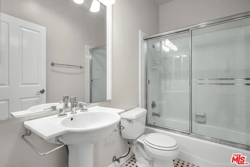 117 S Clark Drive #305 photo 6