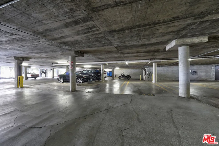 7320 Hawthorn Avenue #319 photo 18