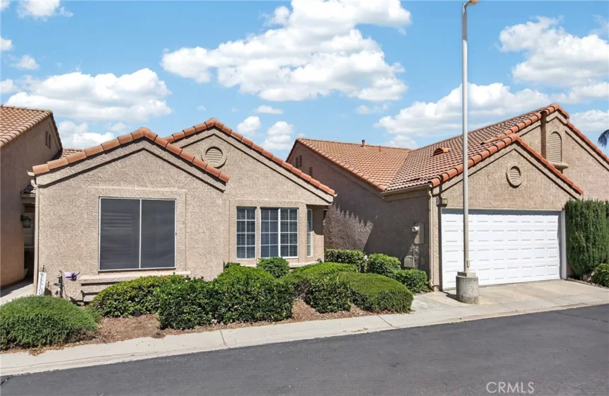 983 Stonecrest Street photo 2