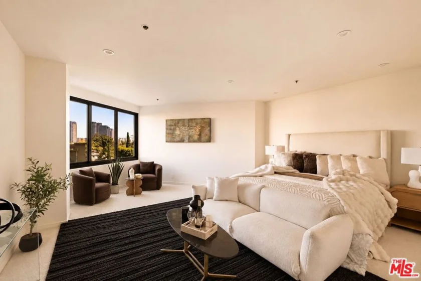 10560 Wilshire Boulevard #404 photo 26