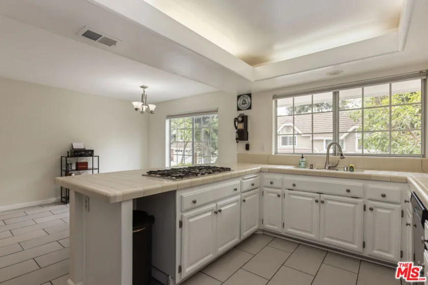 20950 Oxnard Street #10 photo 12
