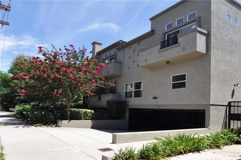 13250 Moorpark Street #6 photo 1