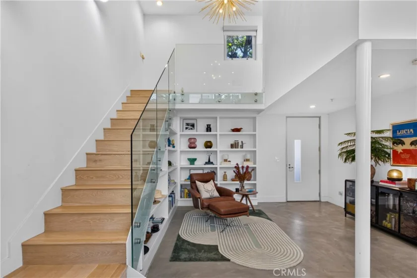 1037 N Laurel Avenue #1 photo 16