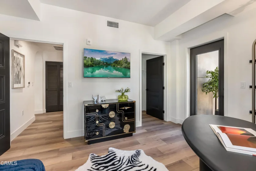 139 S Oak Knoll Avenue #301 photo 11