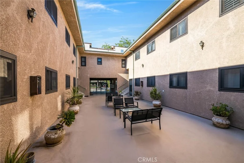 4000 W Victory Boulevard #204 photo 5