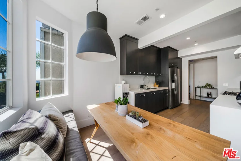 960 N Doheny Drive #301 photo 19