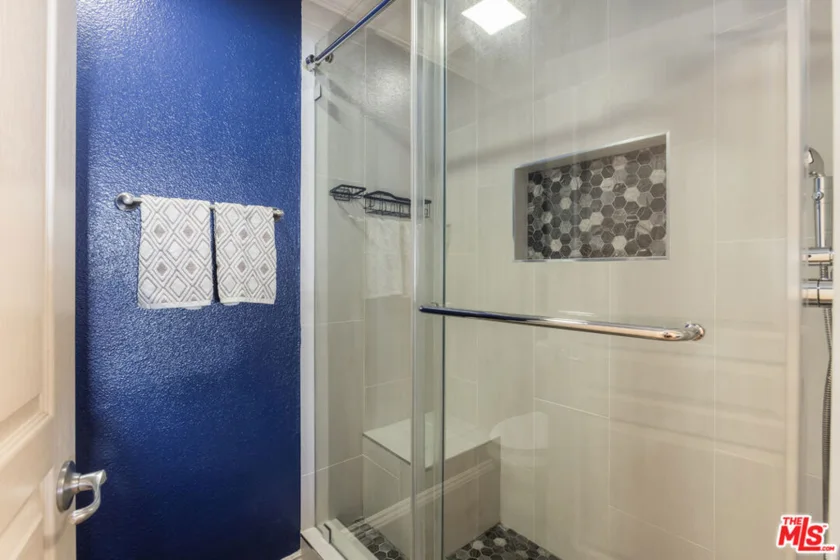 7320 Hawthorn Avenue #215 photo 7