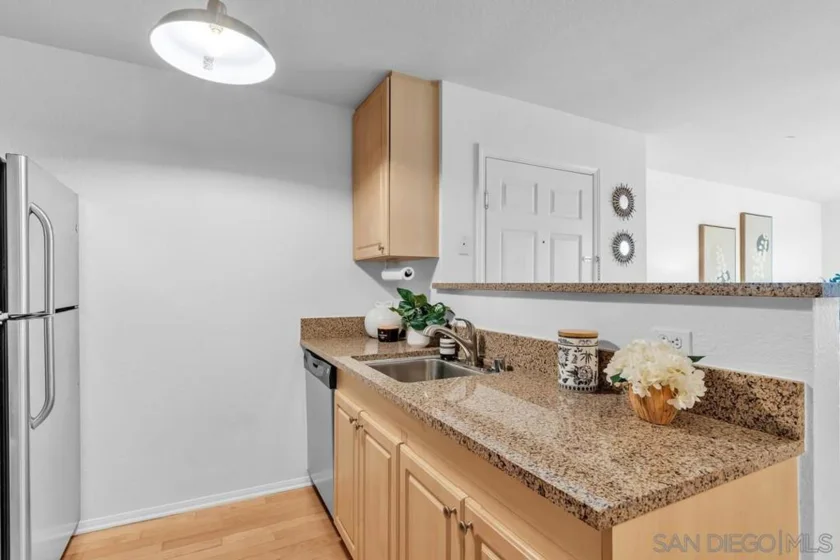 1970 Columbia Street #301 photo 37