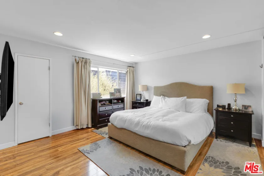 18550 Hatteras Street #100 photo 7