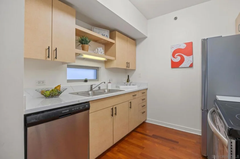 425 W Beech Street #327 photo 6