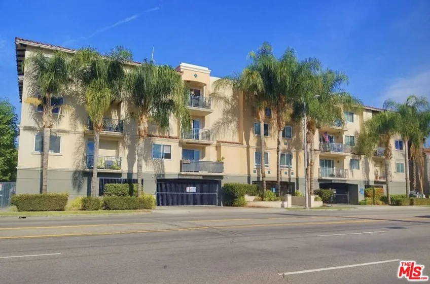 13941 Sherman Way #208 photo 1