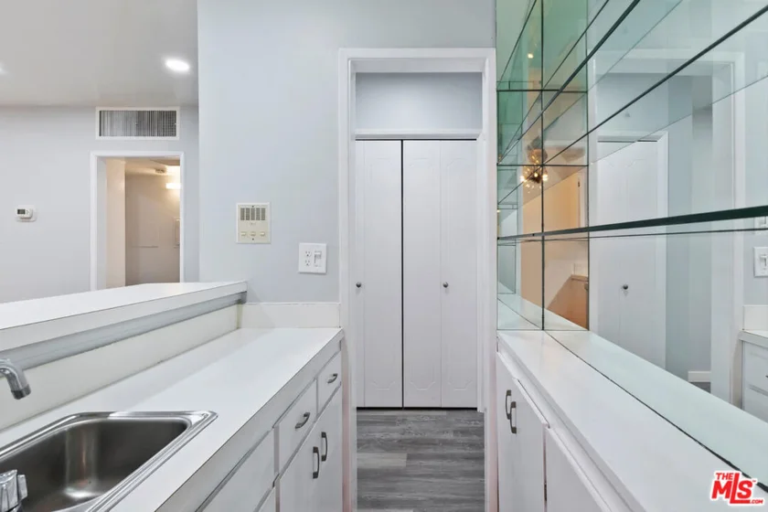 927 N Kings Road #107 photo 11