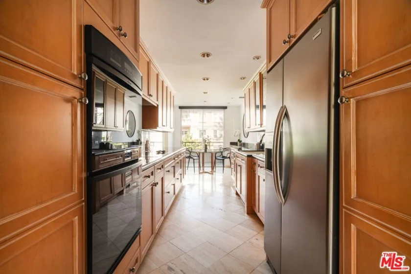 121 S Palm Drive #401 photo 16