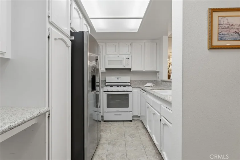 21650 Burbank #203 photo 6