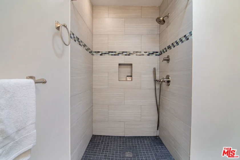 1434 Greenfield Avenue #303 photo 9