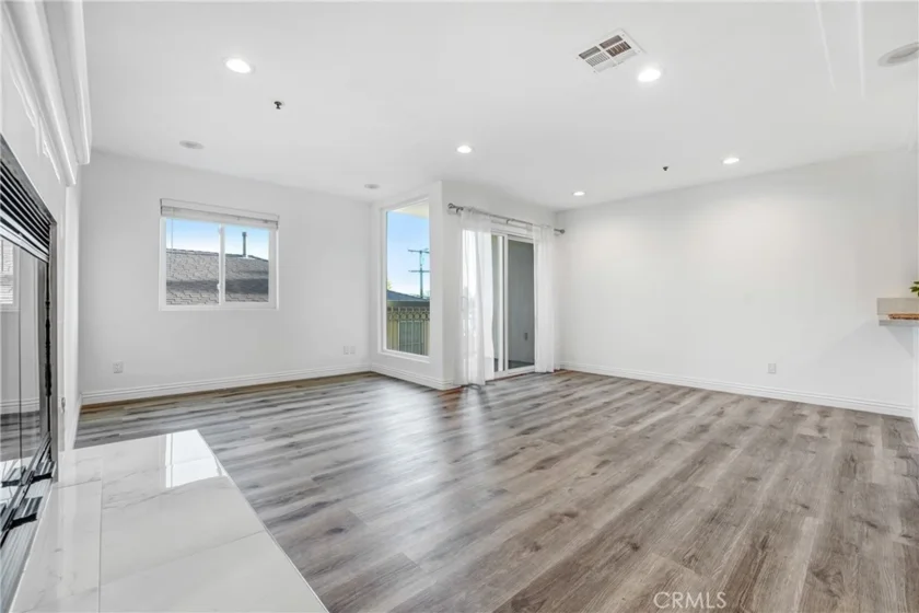 335 S Sierra Madre #203B photo 4