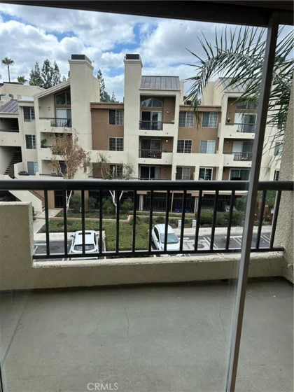 21520 Burbank #303 photo 13