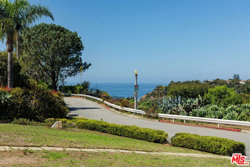 511 San Vicente Boulevard #107 photo 19