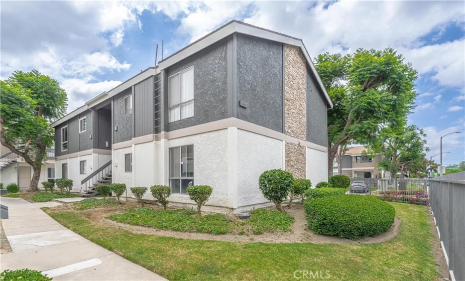2803 S Fairview #C photo 1