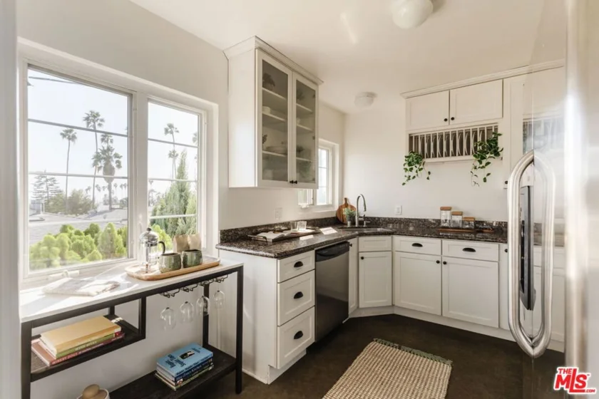 2021 Hillhurst Avenue #8 photo 8