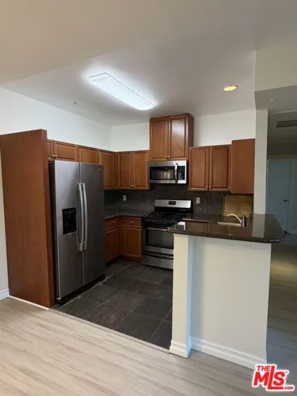 13941 Sherman Way #201 photo 18