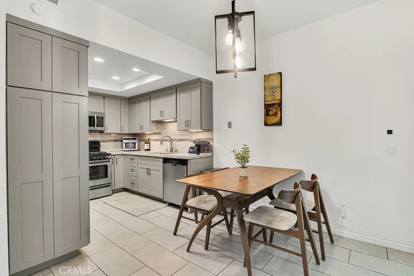 17914 Magnolia Boulevard #121 photo 11