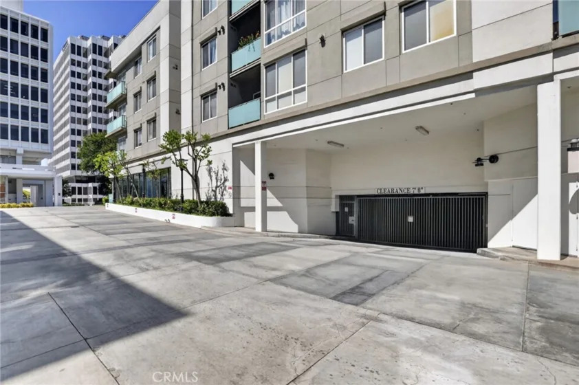 160 S Hudson Avenue #111 photo 23