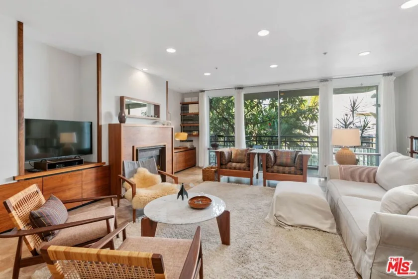 1815 Holmby Avenue #102 photo 1