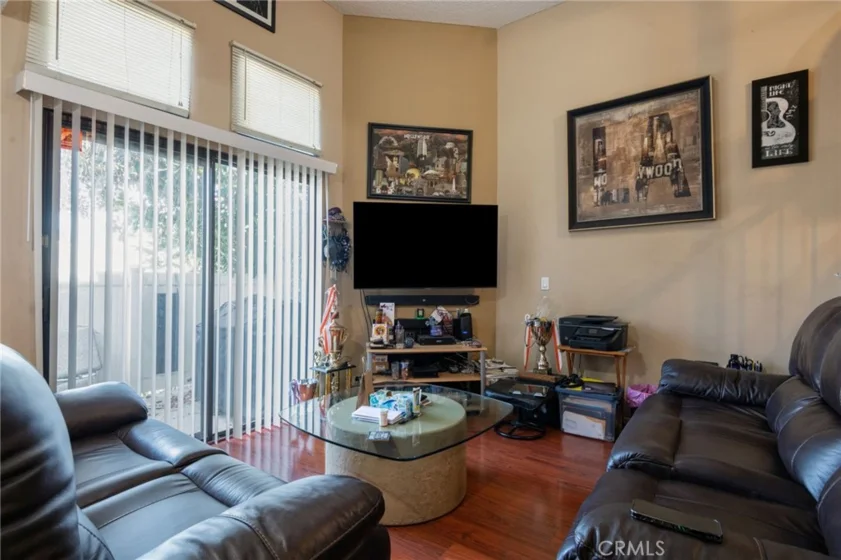 15106 Nordhoff photo 6