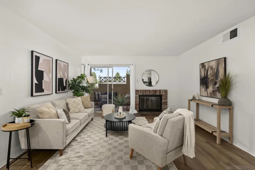 2063 Lakeridge #101 photo 3