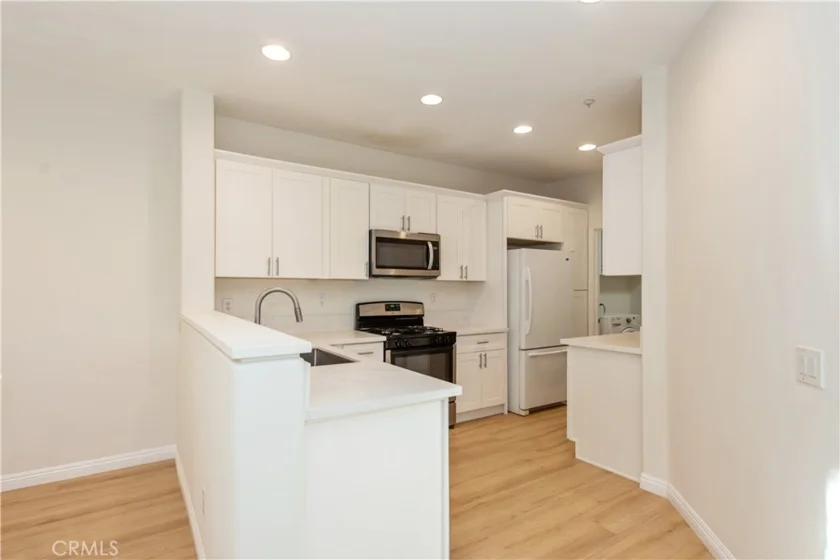 905 Somerville photo 7