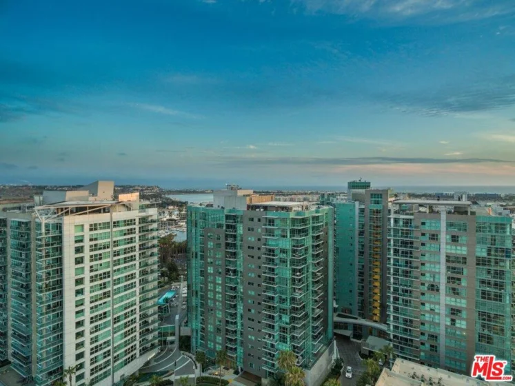 13700 Marina Pointe Drive #1514 photo 33