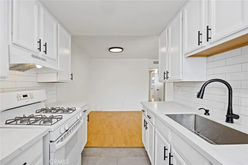 5055 Coldwater Canyon Avenue #105 photo 29