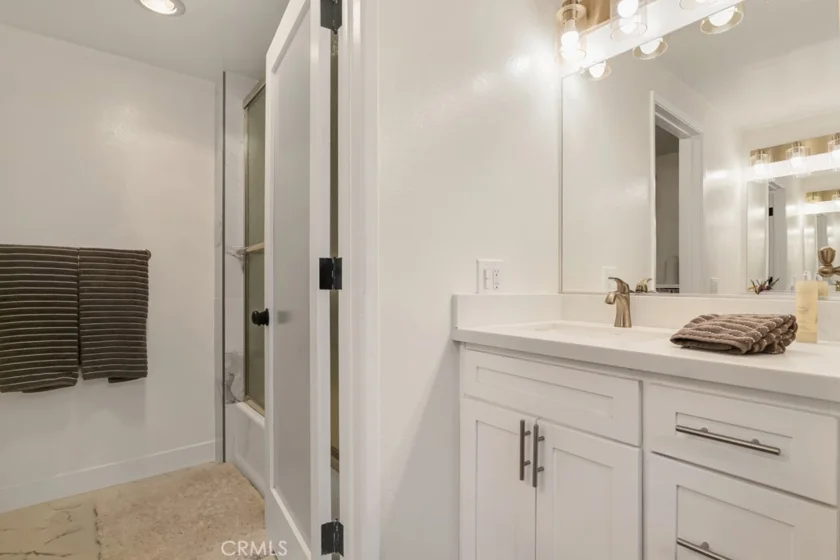 17914 Magnolia Boulevard #121 photo 17