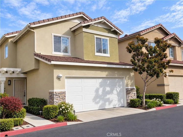 16 Torres Pointe photo 1