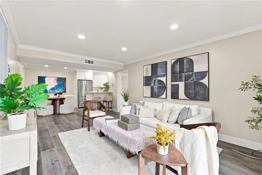 278 N Wilshire #108 photo 3