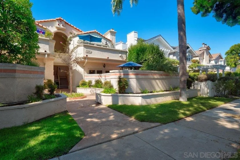 444 E Avenue #A photo 1