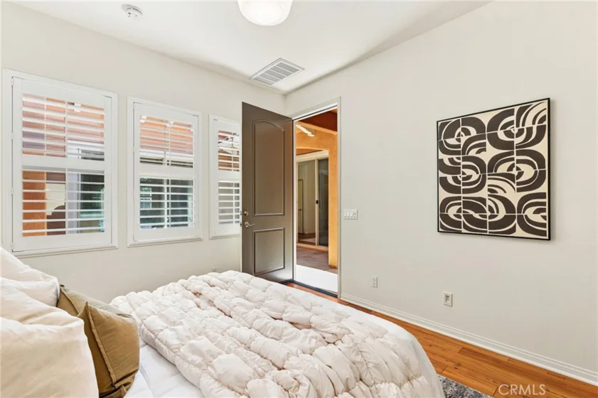 31 Roycroft photo 13