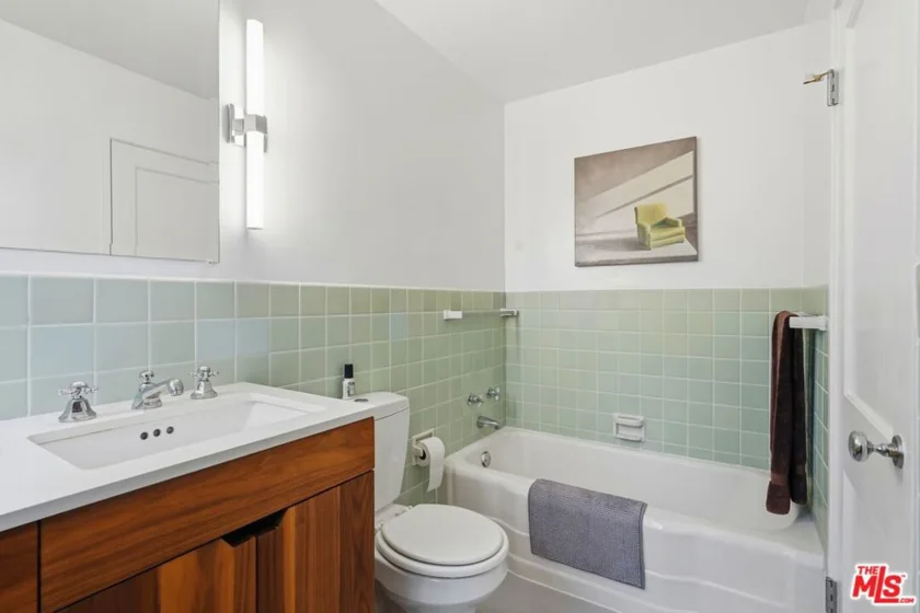 5327 Village photo 20
