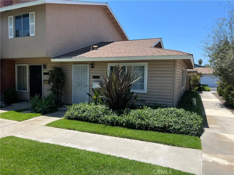 15940 Silvertip Court photo 1